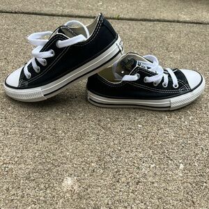 Low Chuck Taylor Converse size 11